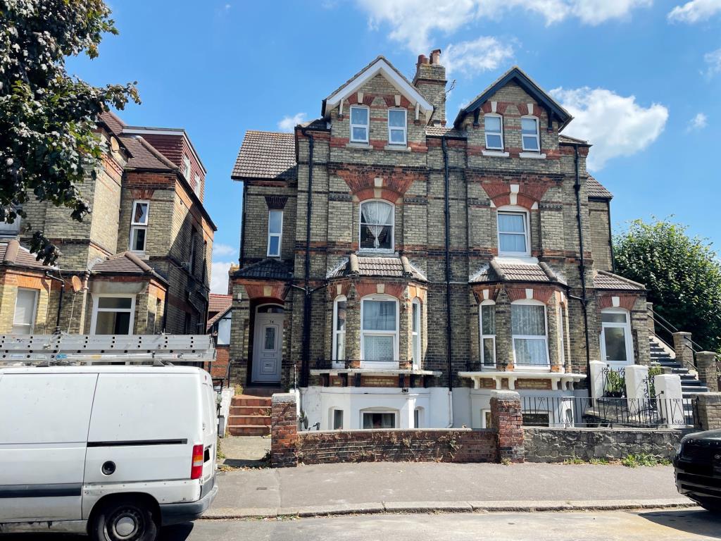 Lot: 3 - FREEHOLD BLOCK OF FOUR FLATS - 